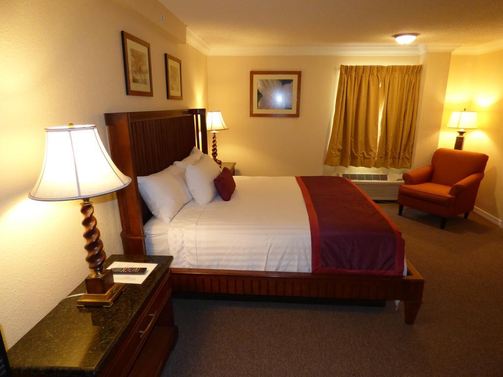 Days Inn & Suites By Wyndham Lake Okeechobee Esterno foto